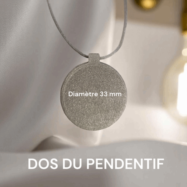 Dos du pendentif Precious Life – finition texturée argentée avec indication du diamètre 33 mm